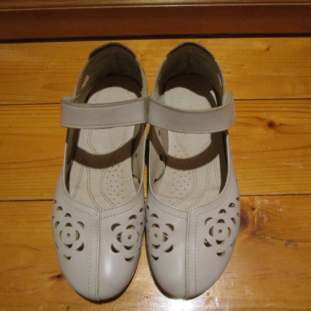 Leather flats with straps and  lace-like cut work - Size 6